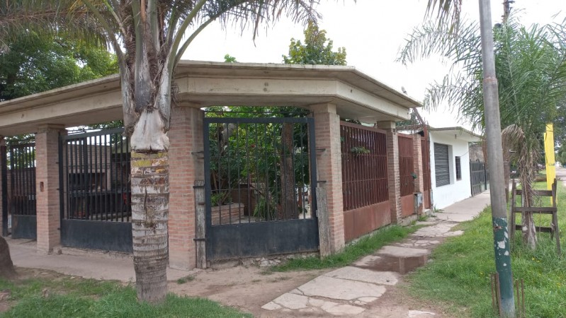 EXCELENTE CASA DE CATEGORÍA VENDO EN  B° C. SATELITE - MORENO IMPERDIBLE (AUT.336)