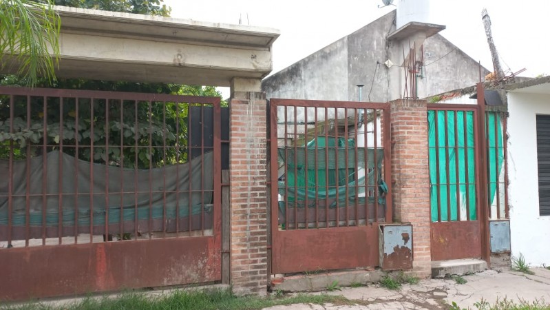 EXCELENTE CASA DE CATEGORÍA VENDO EN  B° C. SATELITE - MORENO IMPERDIBLE (AUT.336)