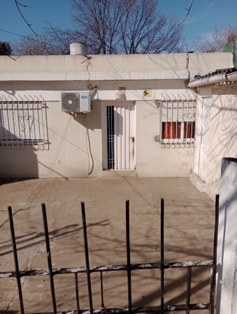 (AUT. 344) VENDO REGIA CASA CON AMPLIO TERRENO, HAY FACILIDADES DE PAGOS. CALLE CANADÁ 5633 - MORENO