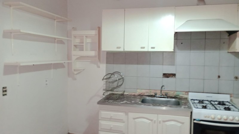 (AUT. 344) VENDO REGIA CASA CON AMPLIO TERRENO, HAY FACILIDADES DE PAGOS. CALLE CANADÁ 5633 - MORENO