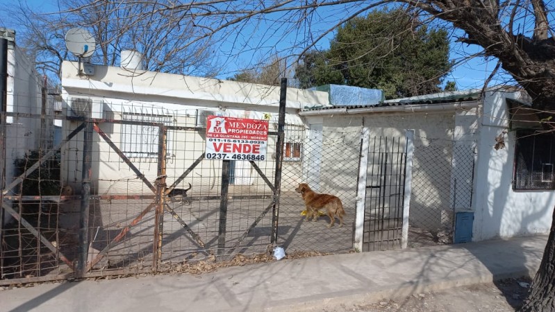 (AUT. 344) VENDO REGIA CASA CON AMPLIO TERRENO, HAY FACILIDADES DE PAGOS. CALLE CANADÁ 5633 - MORENO