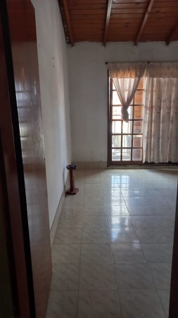 (AUT. 394) VENDO AMPLIA Y  EXCELENTE CASA CON LOCALES COMERCIALE UBICADO PROXIMO A RUTA 25 Y A ACCESO OESTE.S