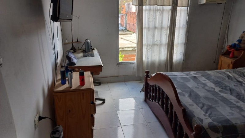 (AUT. 394) VENDO AMPLIA Y  EXCELENTE CASA CON LOCALES COMERCIALE UBICADO PROXIMO A RUTA 25 Y A ACCESO OESTE.S