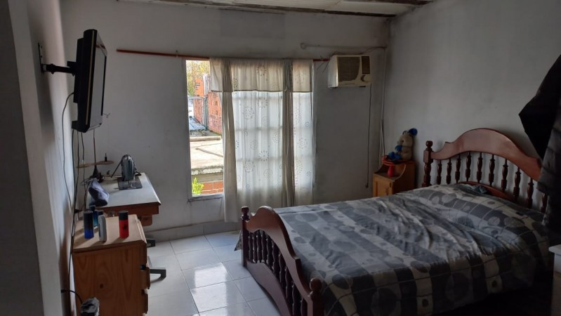 (AUT. 394) VENDO AMPLIA Y  EXCELENTE CASA CON LOCALES COMERCIALE UBICADO PROXIMO A RUTA 25 Y A ACCESO OESTE.S