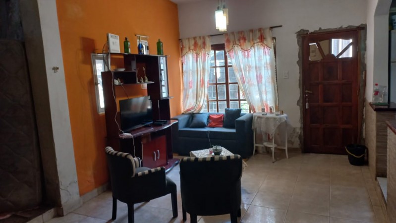 (AUT. 394) VENDO AMPLIA Y  EXCELENTE CASA CON LOCALES COMERCIALE UBICADO PROXIMO A RUTA 25 Y A ACCESO OESTE.S