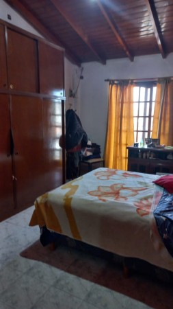 (AUT. 394) VENDO AMPLIA Y  EXCELENTE CASA CON LOCALES COMERCIALE UBICADO PROXIMO A RUTA 25 Y A ACCESO OESTE.S