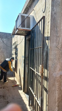 VENDO  AMPLIA CASA DE MATERIAL CON TERRENO  A RECICLAR EN BARRIO LA PERLITA - MORENO