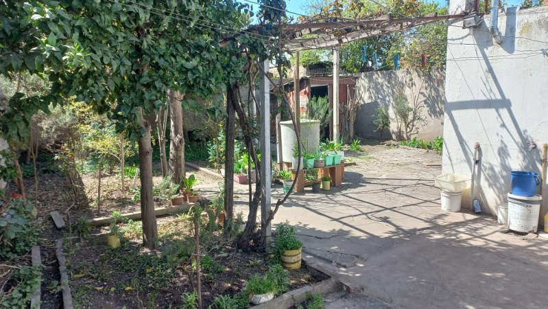 (AUT. 398) VENDO HERMOSA CASA DE MATERIAL CON TERRENO EN BARRIO LOMAS DE MORENO