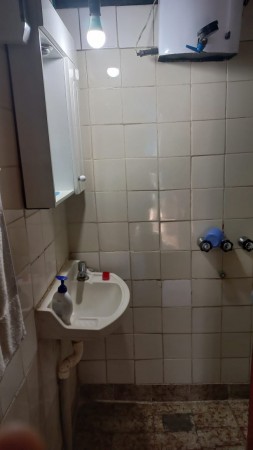 (AUT. 398) VENDO HERMOSA CASA DE MATERIAL CON TERRENO EN BARRIO LOMAS DE MORENO