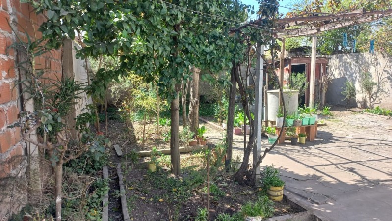 (AUT. 398) VENDO HERMOSA CASA DE MATERIAL CON TERRENO EN BARRIO LOMAS DE MORENO