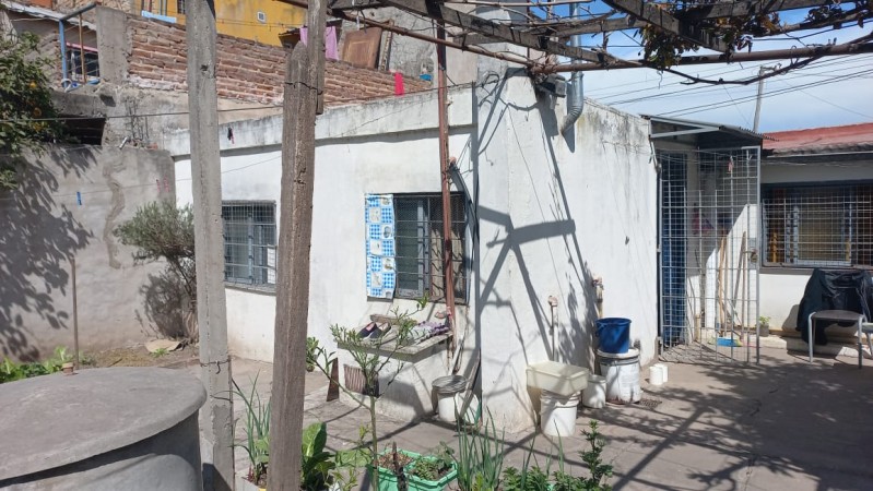 (AUT. 398) VENDO HERMOSA CASA DE MATERIAL CON TERRENO EN BARRIO LOMAS DE MORENO