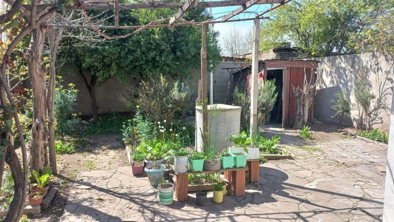 (AUT. 398) VENDO HERMOSA CASA DE MATERIAL CON TERRENO EN BARRIO LOMAS DE MORENO