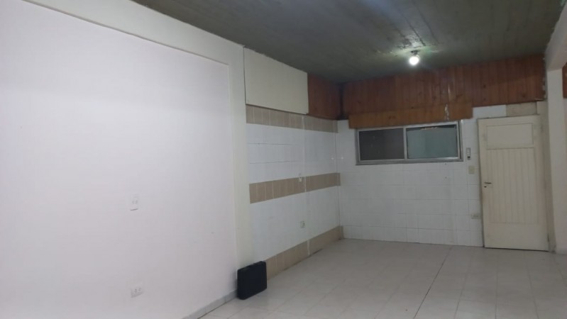 AMPLIO LOCAL COMERCIAL EN ALQUILER  BARRIO 25 DE MAYO - MORENO- – UBICACIÓN ESTRATÉGICA EN ZONA COMERCIAL