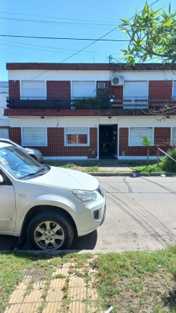 PERMUTO POR CASA REGIO DEPARTAMENTO EN MORENO CENTRO TODOS LOS SERVICIOS