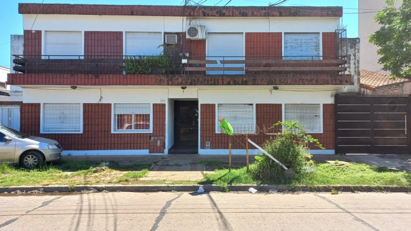 PERMUTO POR CASA REGIO DEPARTAMENTO EN MORENO CENTRO TODOS LOS SERVICIOS