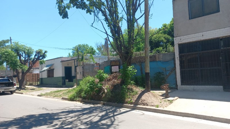 (AUT. 400) VENDO REGIO TERRENO BARRIO SAN JOSÉ - MORENO,ZONA COMERCIAL SOBRE ASFALTO, COLECTIVO AL FRENTE ..IMPERDIBLE.