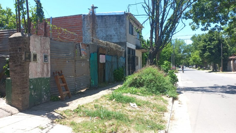 (AUT. 400) VENDO REGIO TERRENO BARRIO SAN JOSÉ - MORENO,ZONA COMERCIAL SOBRE ASFALTO, COLECTIVO AL FRENTE ..IMPERDIBLE.