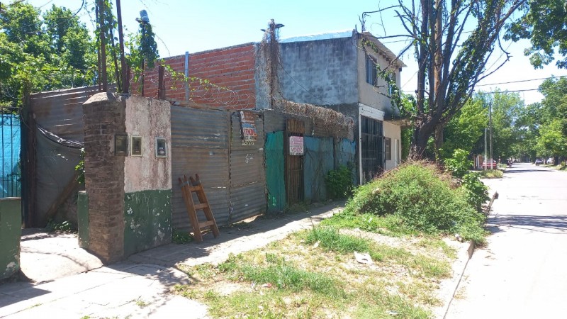 (AUT. 400) VENDO REGIO TERRENO BARRIO SAN JOSÉ - MORENO,ZONA COMERCIAL SOBRE ASFALTO, COLECTIVO AL FRENTE ..IMPERDIBLE.