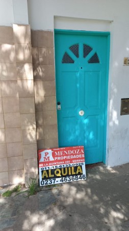 (AUT. 402) ALQUILO REGIO DEPARTAMENTO PLANTA ALTA, MORENO SUR FRENTE COLEGIO MARIANO MORENO