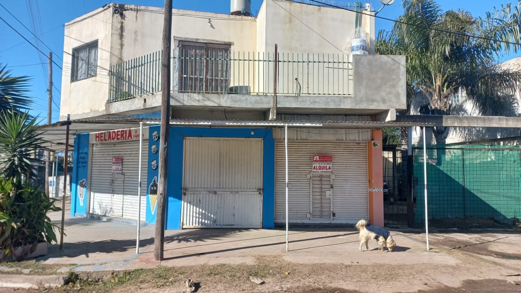 ALQUILO LOCAL COMERCIAL CON FONDO DE COMERCIO HELADERIA, CUENTA CON HELADERAS DE HELADOS CON BANDEJAS, SILLAS, MESAS ETC.