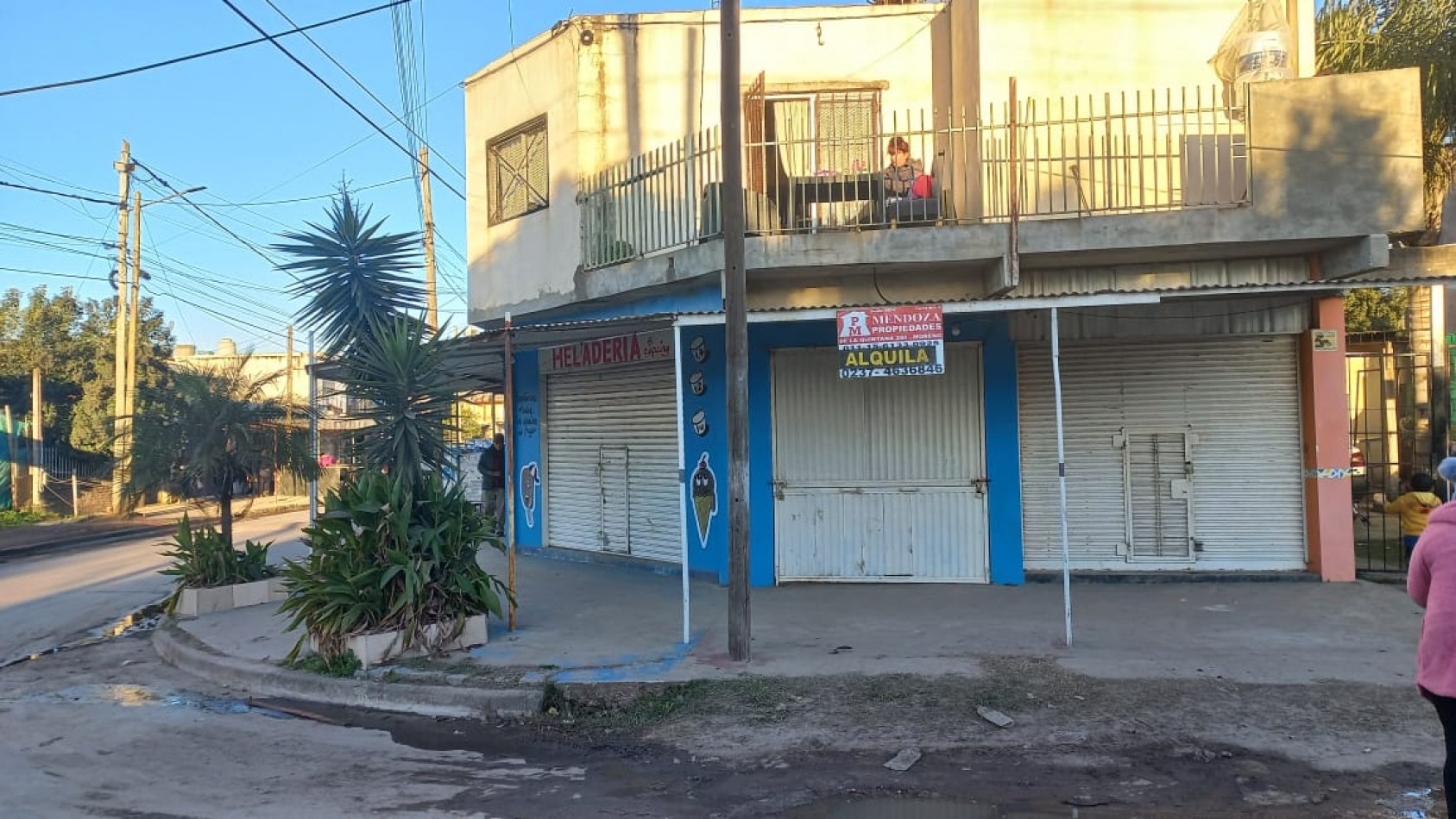 ALQUILO HERMOSO LOCAL ZONA COMERCIAL, CALLE CANADA Y CASI SHAKESPEARE.IDEAL TODO RUBRO. IMPERDIBLE