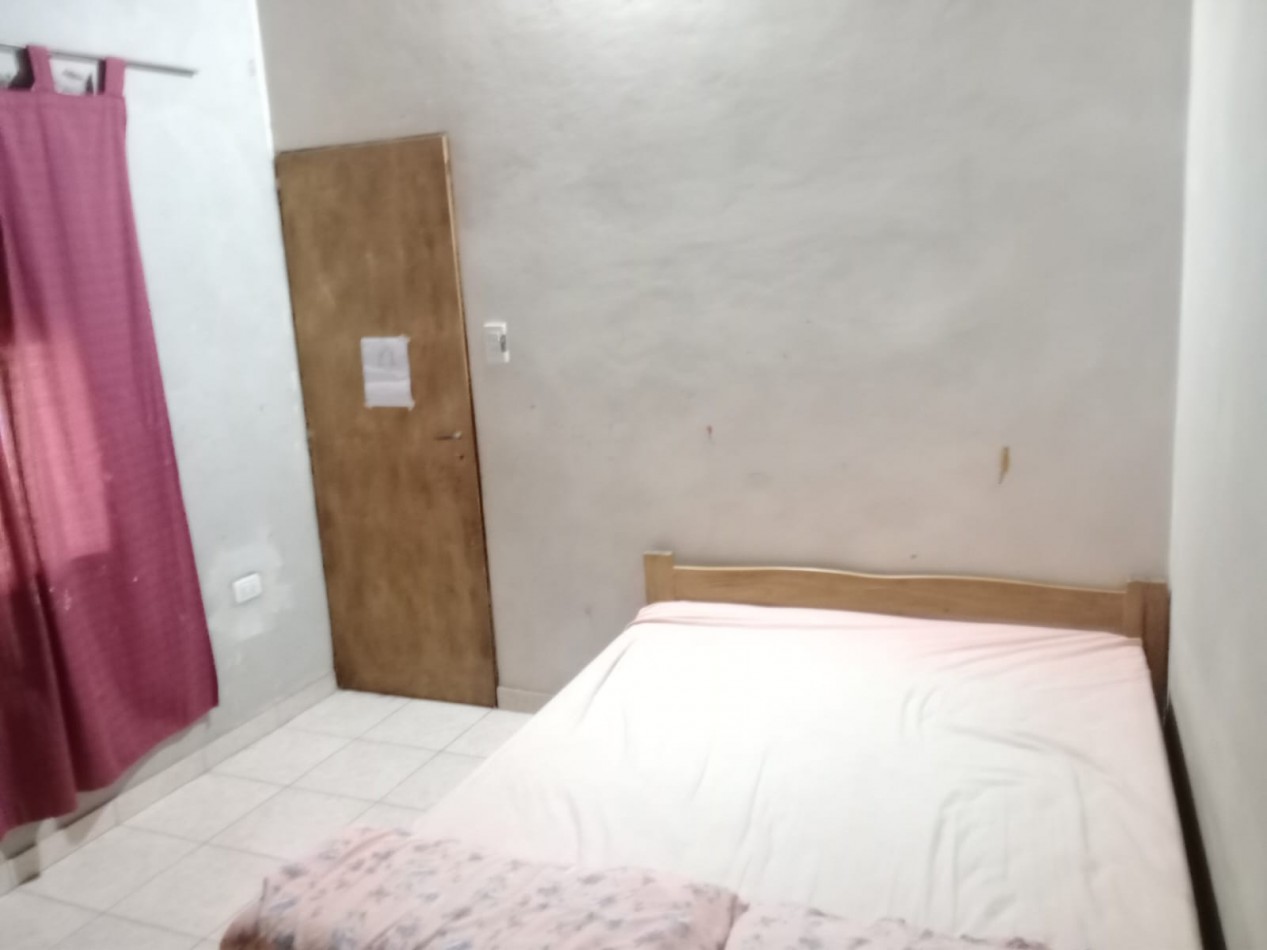 VENDO AMPLIA CASA DE MATERIAL EN ALTOS DE LA REJA, MORENO, CALLE MARIANO MORENO 2182 Y PERITO MORENO