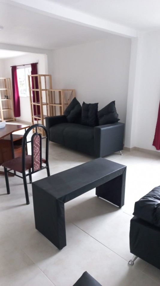 E N  P E R M U T A  REGIO DEPARTAMENTO EN MORENO CENTRO POR CASA CHICA CON TERRENO.