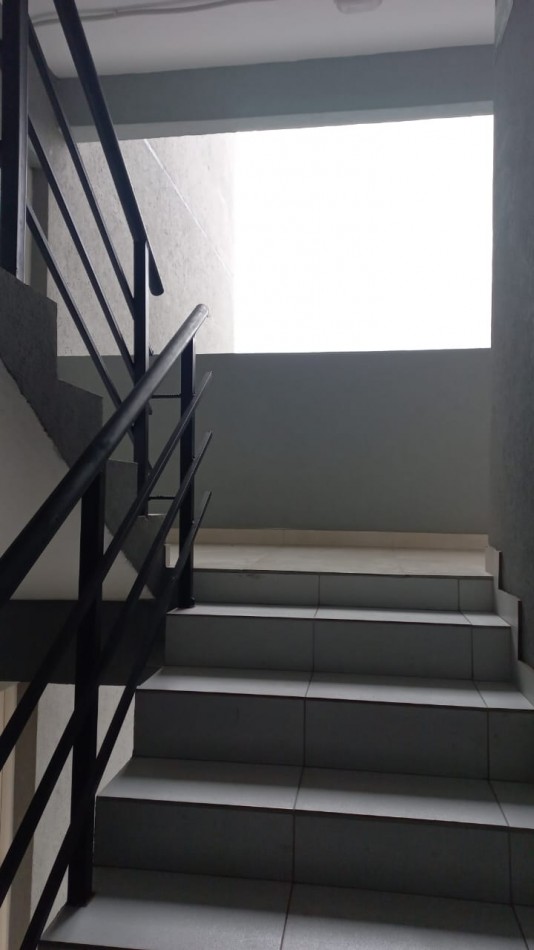 E N  P E R M U T A  REGIO DEPARTAMENTO EN MORENO CENTRO POR CASA CHICA CON TERRENO.