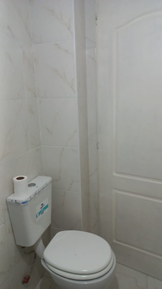E N  P E R M U T A  REGIO DEPARTAMENTO EN MORENO CENTRO POR CASA CHICA CON TERRENO.