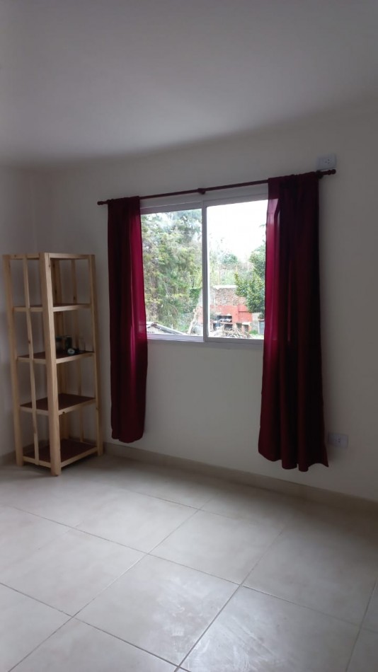E N  P E R M U T A  REGIO DEPARTAMENTO EN MORENO CENTRO POR CASA CHICA CON TERRENO.