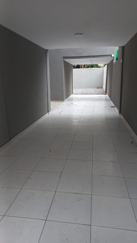 E N  P E R M U T A  REGIO DEPARTAMENTO EN MORENO CENTRO POR CASA CHICA CON TERRENO.
