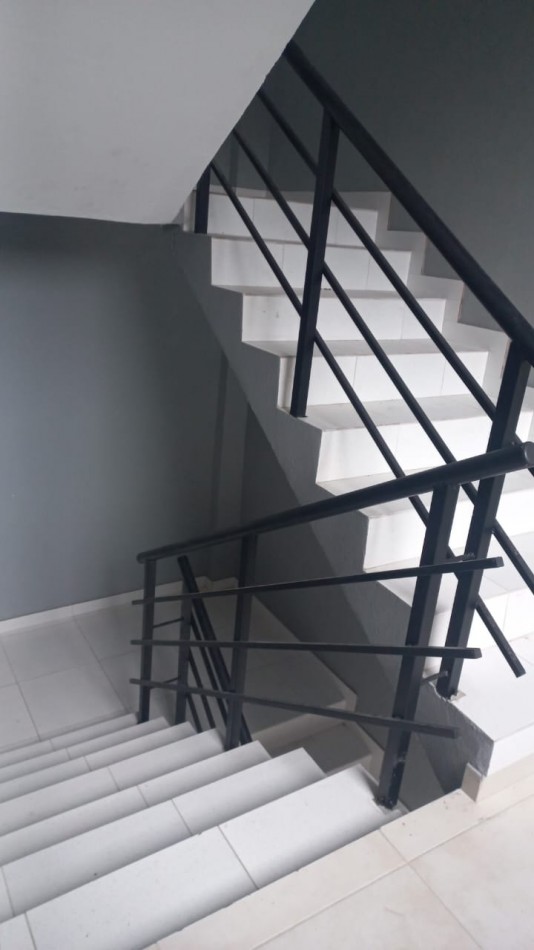 E N  P E R M U T A  REGIO DEPARTAMENTO EN MORENO CENTRO POR CASA CHICA CON TERRENO.