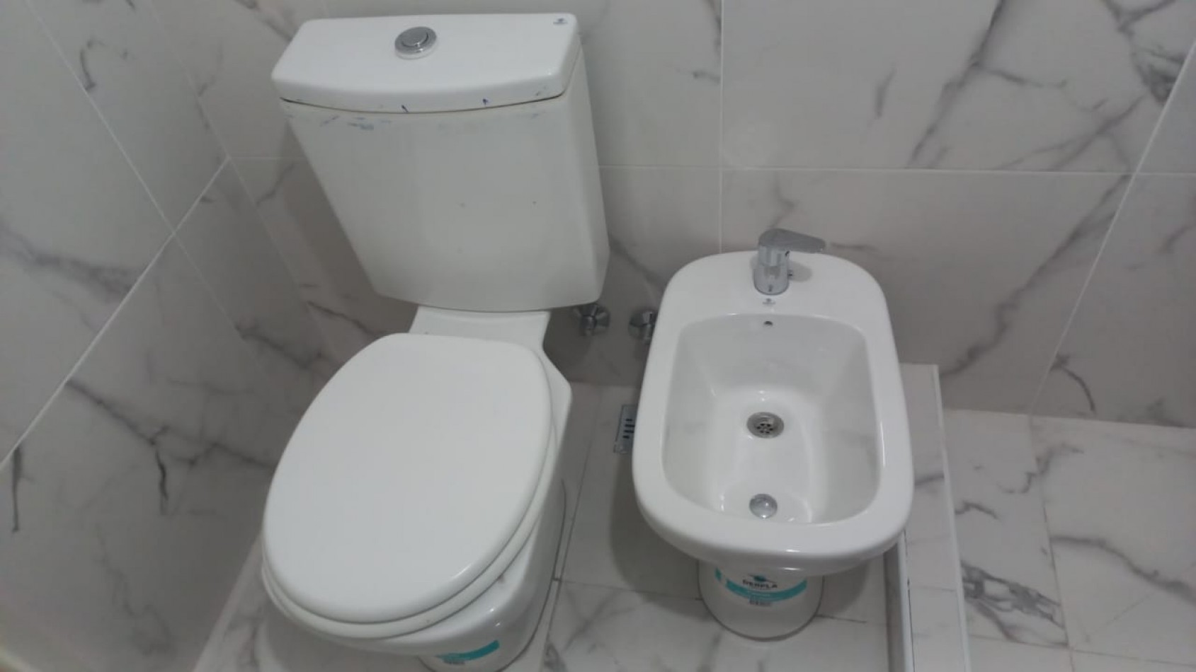 E N  P E R M U T A  REGIO DEPARTAMENTO EN MORENO CENTRO POR CASA CHICA CON TERRENO.