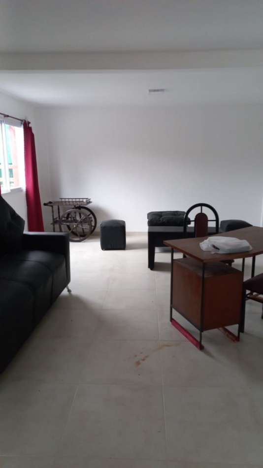 E N  P E R M U T A  REGIO DEPARTAMENTO EN MORENO CENTRO POR CASA CHICA CON TERRENO.