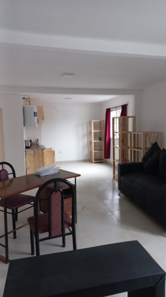 E N  P E R M U T A  REGIO DEPARTAMENTO EN MORENO CENTRO POR CASA CHICA CON TERRENO.