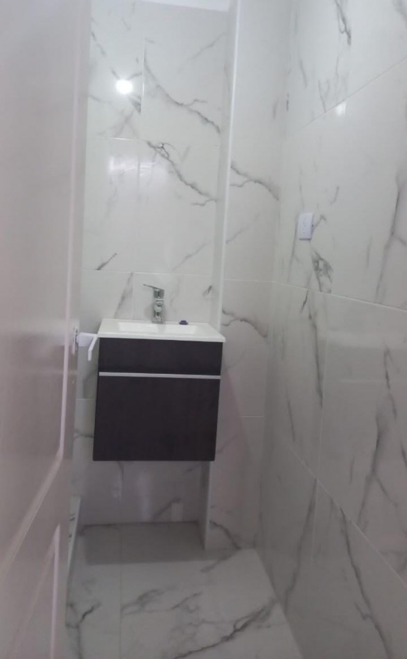 E N  P E R M U T A  REGIO DEPARTAMENTO EN MORENO CENTRO POR CASA CHICA CON TERRENO.
