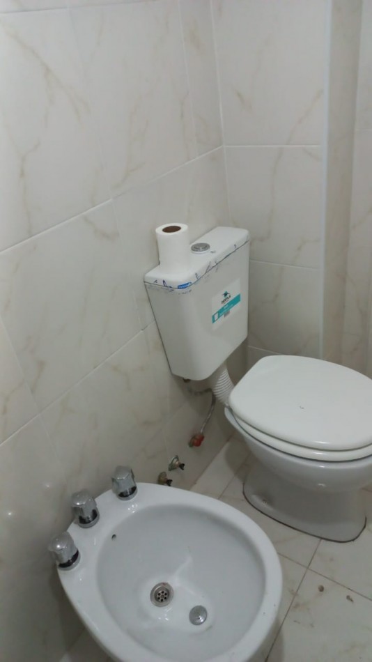 E N  P E R M U T A  REGIO DEPARTAMENTO EN MORENO CENTRO POR CASA CHICA CON TERRENO.