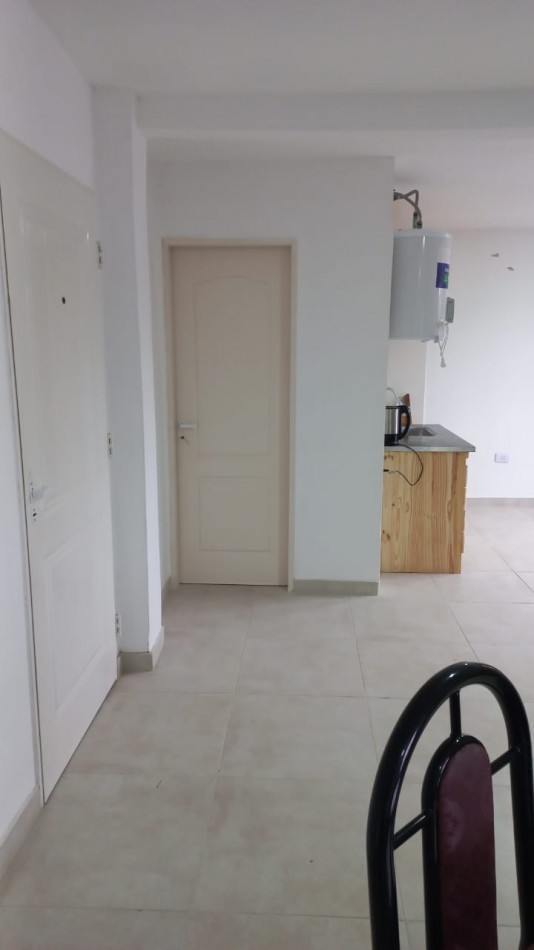 E N  P E R M U T A  REGIO DEPARTAMENTO EN MORENO CENTRO POR CASA CHICA CON TERRENO.