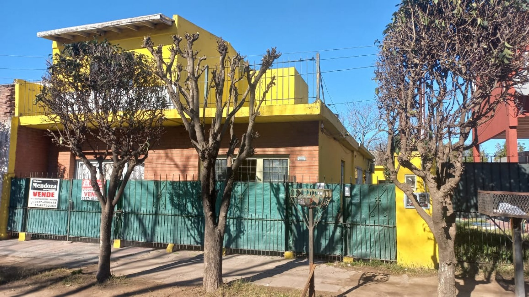 OFERTA IMPERDIBLE PARA INVERSIONISTA O FAMILIA NUMEROSA, VENDO HERMOSA CASA DE MATERIAL TOTALMENTE TERMINADO DE APROXIMADAMENTE 190 M2 CUBIERTO