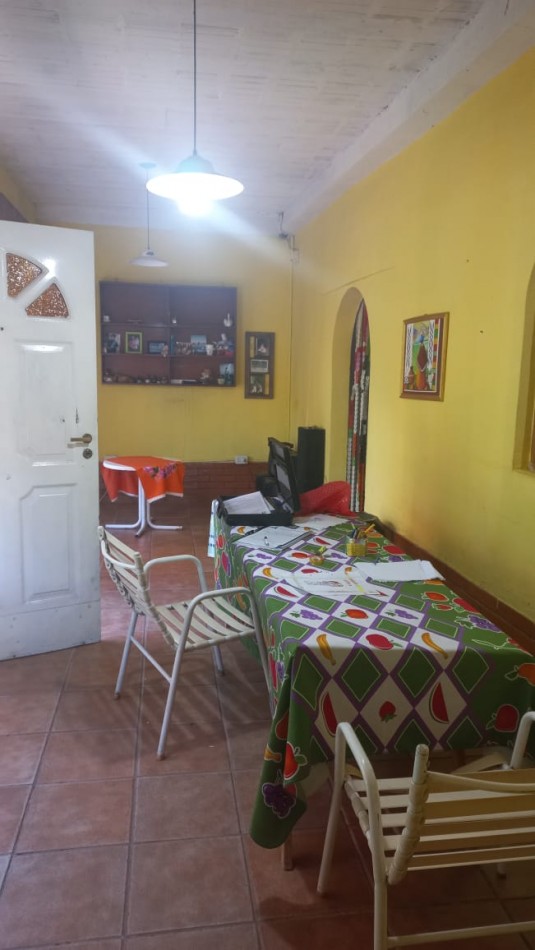 OFERTA IMPERDIBLE PARA INVERSIONISTA O FAMILIA NUMEROSA, VENDO HERMOSA CASA DE MATERIAL TOTALMENTE TERMINADO DE APROXIMADAMENTE 190 M2 CUBIERTO