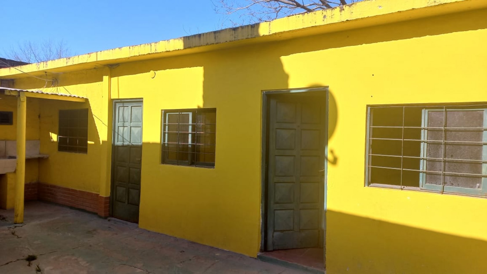 OFERTA IMPERDIBLE PARA INVERSIONISTA O FAMILIA NUMEROSA, VENDO HERMOSA CASA DE MATERIAL TOTALMENTE TERMINADO DE APROXIMADAMENTE 190 M2 CUBIERTO