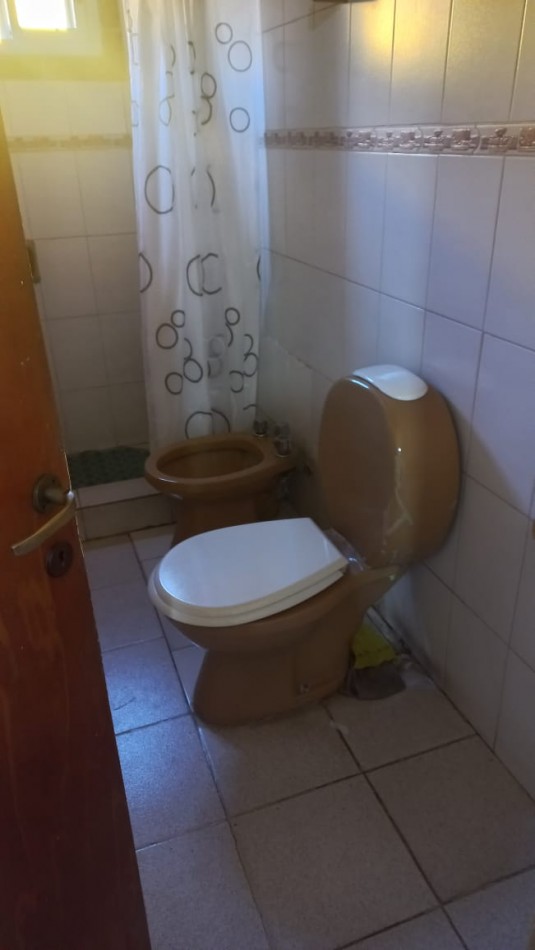 OFERTA IMPERDIBLE PARA INVERSIONISTA O FAMILIA NUMEROSA, VENDO HERMOSA CASA DE MATERIAL TOTALMENTE TERMINADO DE APROXIMADAMENTE 190 M2 CUBIERTO