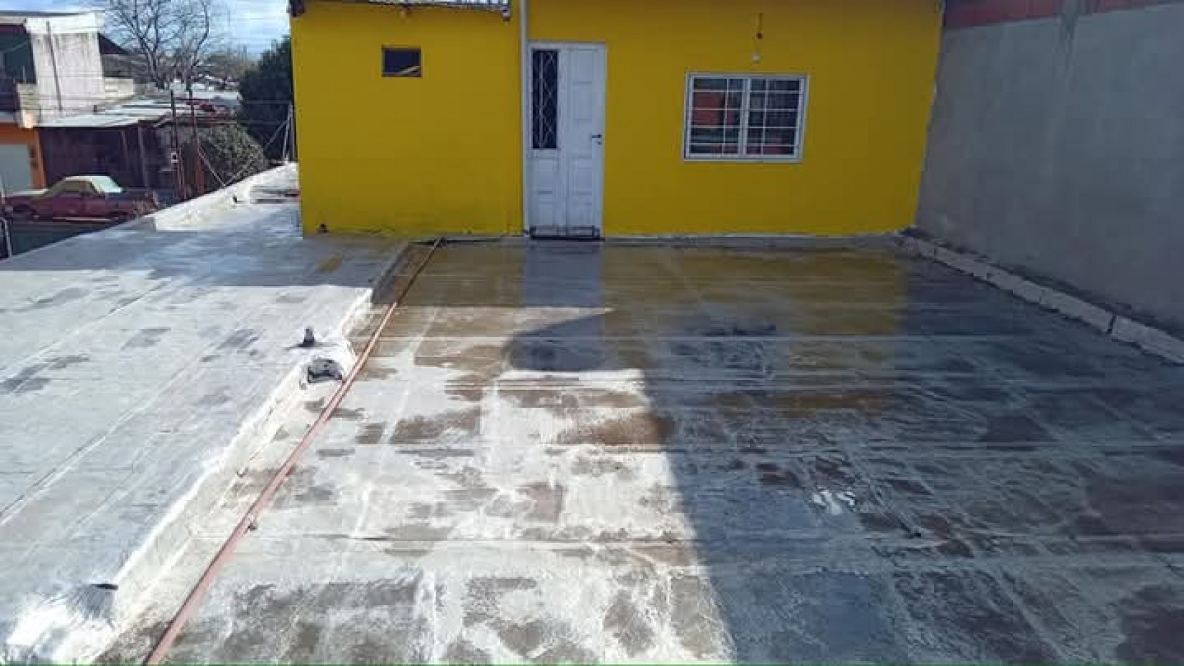 OFERTA IMPERDIBLE PARA INVERSIONISTA O FAMILIA NUMEROSA, VENDO HERMOSA CASA DE MATERIAL TOTALMENTE TERMINADO DE APROXIMADAMENTE 190 M2 CUBIERTO