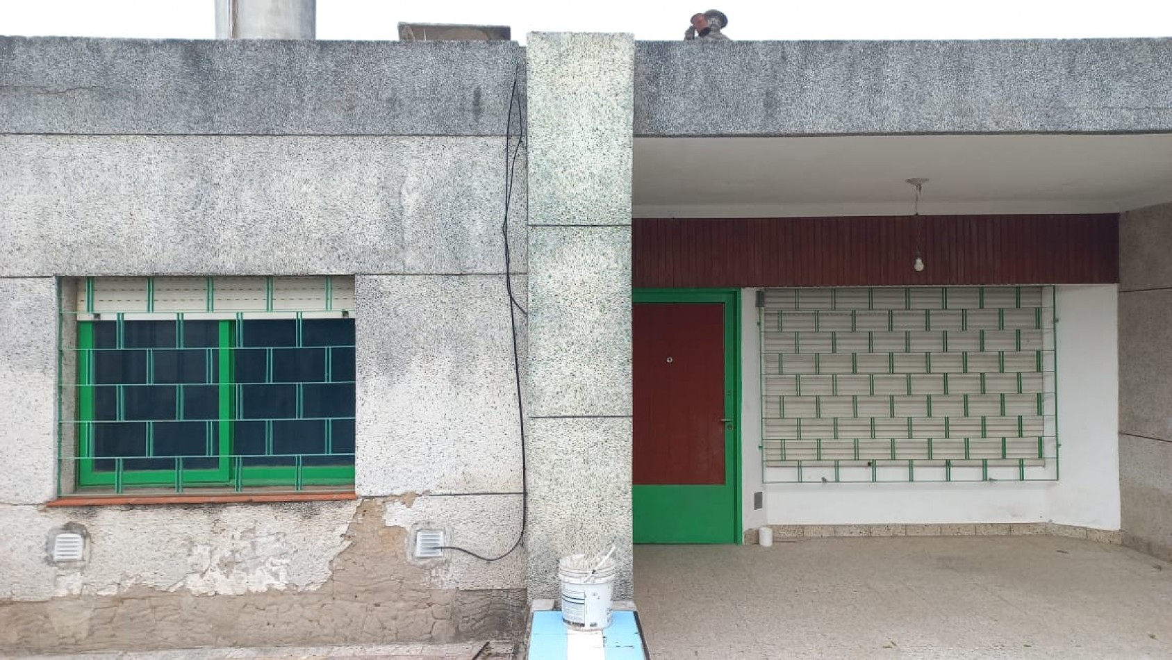 VENDO 2 HERMOSA CASA JUNTAS EN EL BARRIO CASCO SALA, CALLE: F. COUVIER 1264 MORENO SUR, HAY ESCRITURA