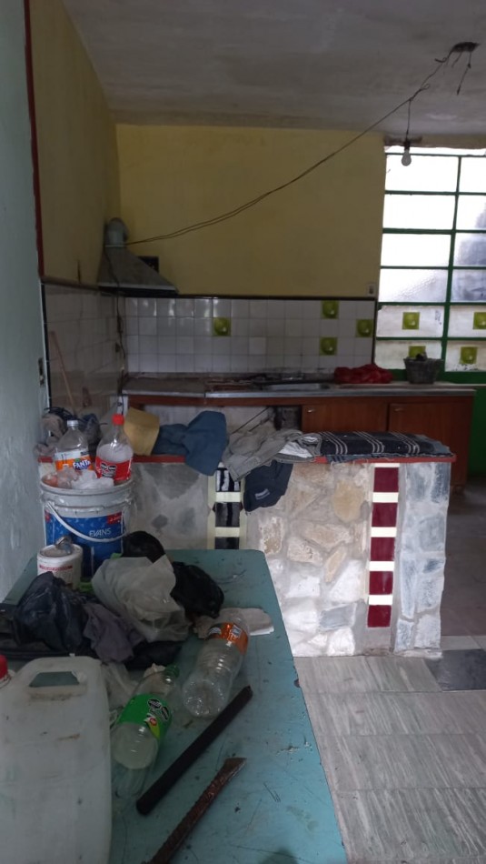 VENDO 2 HERMOSA CASA JUNTAS EN EL BARRIO CASCO SALA, CALLE: F. COUVIER 1264 MORENO SUR, HAY ESCRITURA