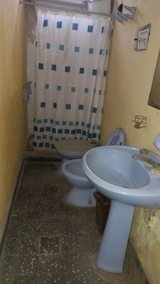 VENDO 2 HERMOSA CASA JUNTAS EN EL BARRIO CASCO SALA, CALLE: F. COUVIER 1264 MORENO SUR, HAY ESCRITURA