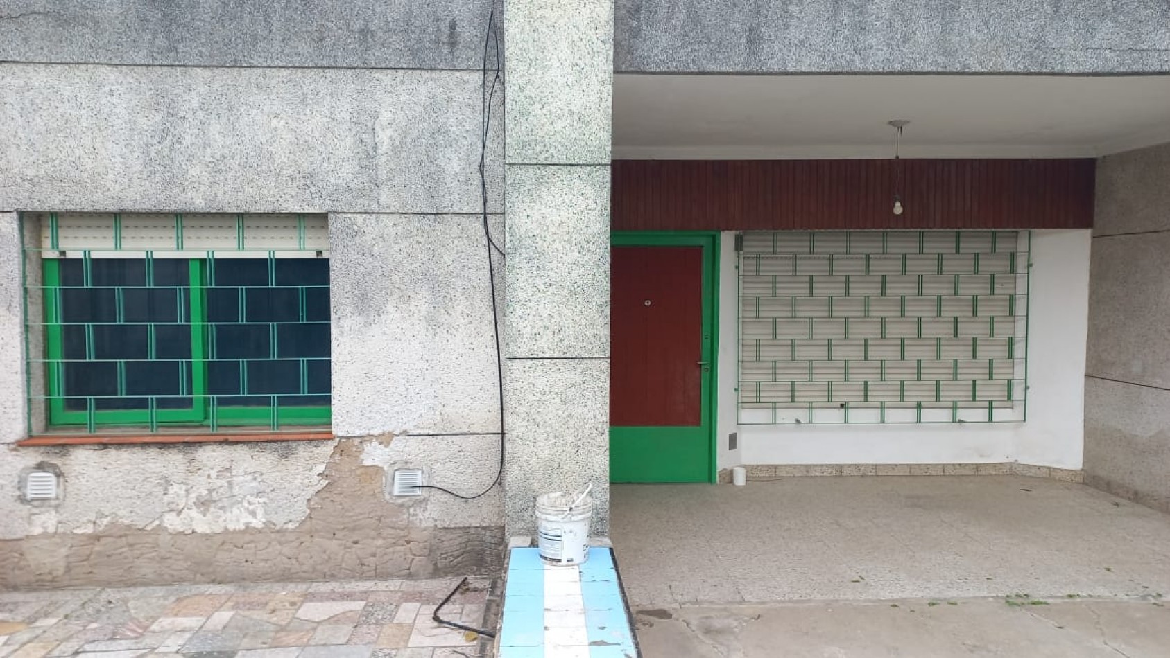VENDO 2 HERMOSA CASA JUNTAS EN EL BARRIO CASCO SALA, CALLE: F. COUVIER 1264 MORENO SUR, HAY ESCRITURA