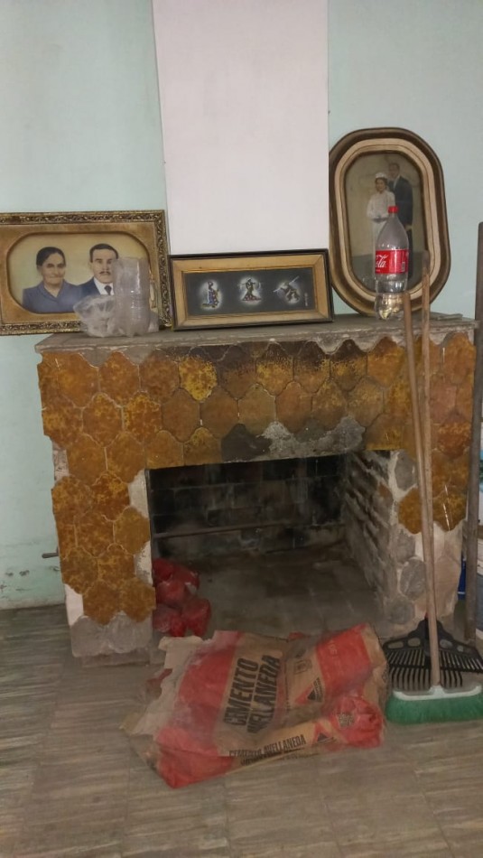 VENDO 2 HERMOSA CASA JUNTAS EN EL BARRIO CASCO SALA, CALLE: F. COUVIER 1264 MORENO SUR, HAY ESCRITURA