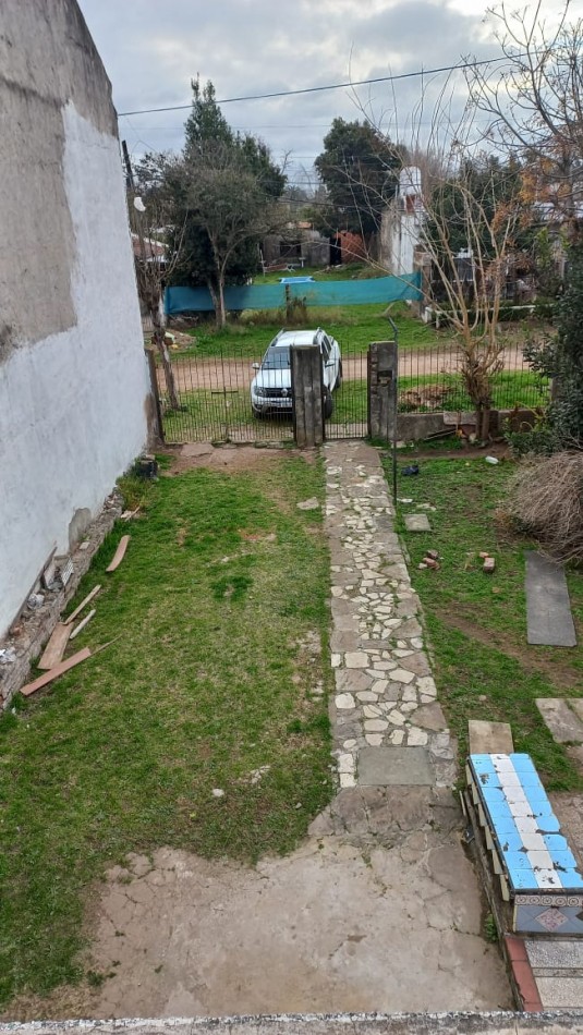 VENDO 2 HERMOSA CASA JUNTAS EN EL BARRIO CASCO SALA, CALLE: F. COUVIER 1264 MORENO SUR, HAY ESCRITURA