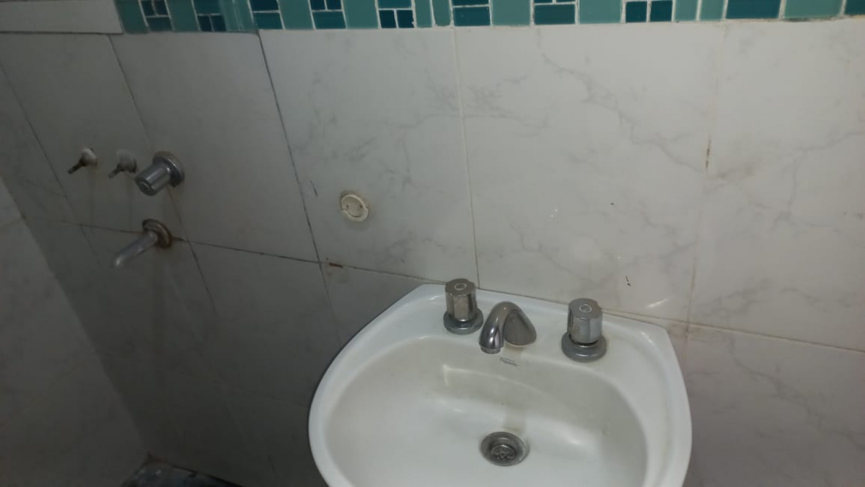 EN ALQUILER REGIA PROPIEDAD CON 2 DORMITORIOS BARRIO 25 DE MAYO - MORENO A 100 METROS RUTA 25